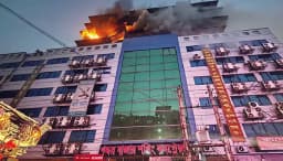 গুলিস্তানে বহুতল ভবনে আগুন, নিয়ন্ত্রণে ৬ ইউনিট