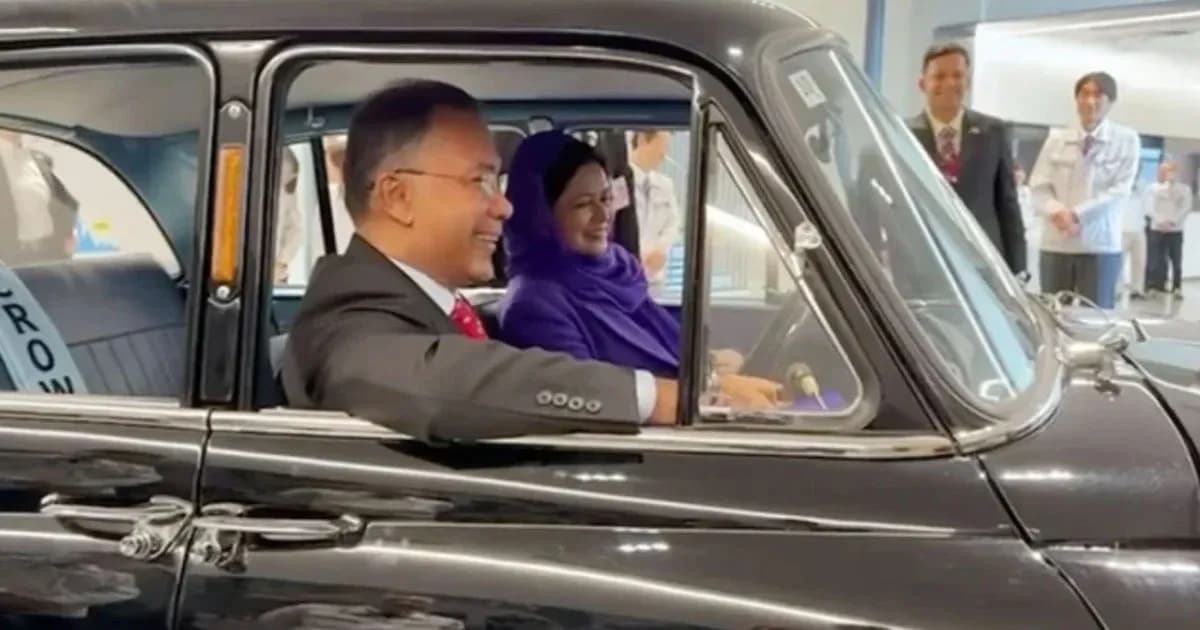 স্ত্রীকে নিয়ে টয়োটার প্রথম প্রাইভেটকারে উঠলেন প্রধানমন্ত্রী তারেক রহমান