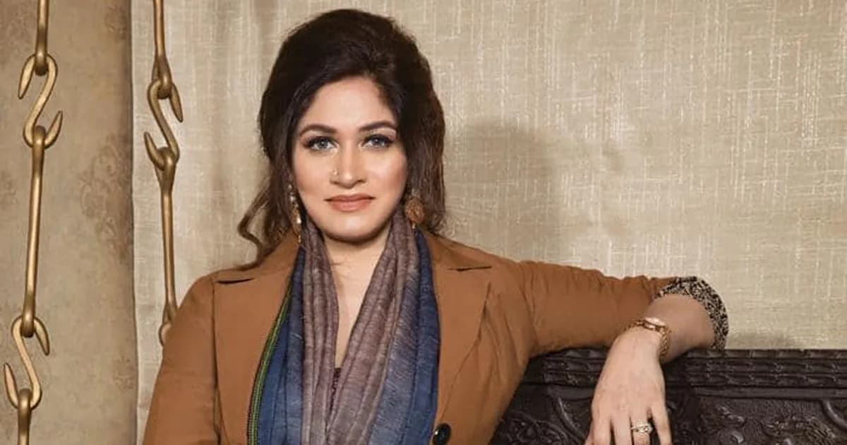 বয়স পঞ্চাশ পেরোলেও যেভাবে তারুণ্যের ছাপ ধরে রেখেছেন রুবাবা
