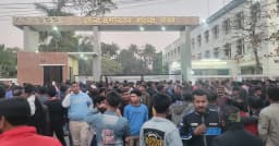 পাবনায় ডিসি অফিস ঘেরাও করে বিএনপি নেতাকর্মীদের বিক্ষোভ