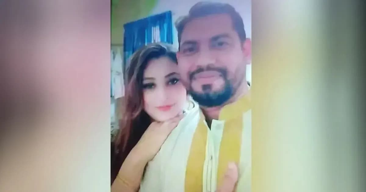 প্রবাসীর স্ত্রীর সঙ্গে আপত্তিকর অবস্থায় পুলিশ কর্মকর্তা আটক
