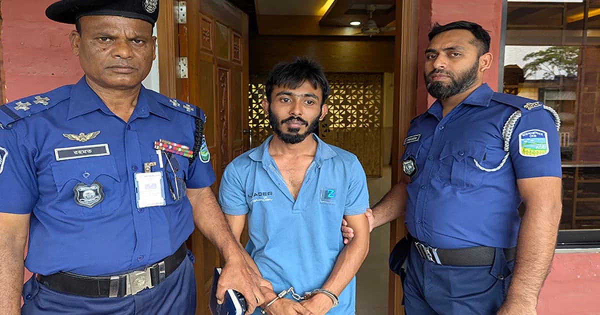 নারী শিক্ষার্থীর গোপনে ছবি তোলার অভিযোগ, মাদকসহ যুবক আটক