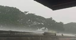 চলন্ত ট্রেনের ছাদে বজ্রপাত, প্রাণ গেল বাড়ি ফেরা শ্রমিকের