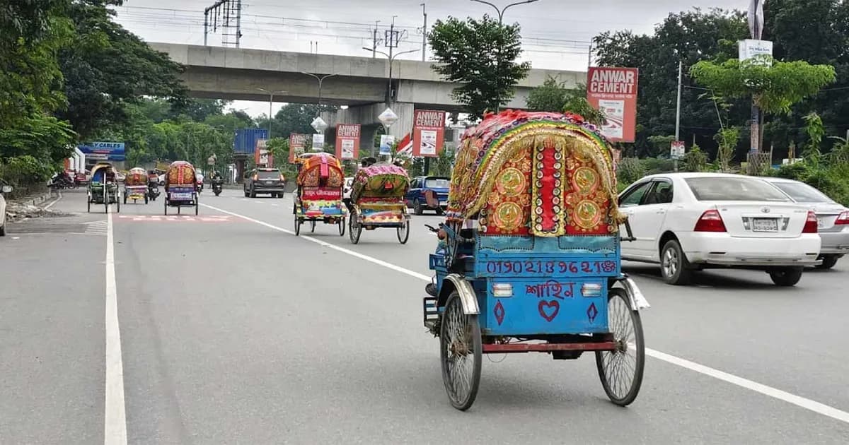 ঢাকার সড়ক ফাঁকা, বেড়েছে রিকশার দাপট