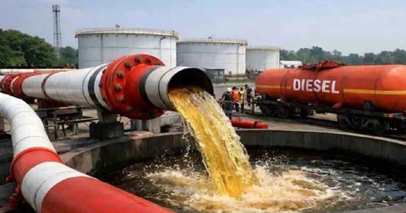 ভারত থেকে তৃতীয় দফায় এলো আরও ৭ হাজার টন ডিজেল