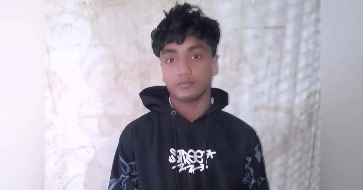 থানায় ঢুকে পুলিশ সদস্যকে কুপিয়ে জখম