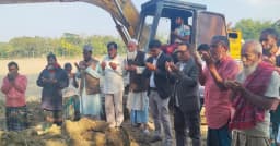 কেন্দুয়ায় গ্রামবাসীর টাকায় শুরু ৬টি মাটির রাস্তা নির্মাণ কাজ