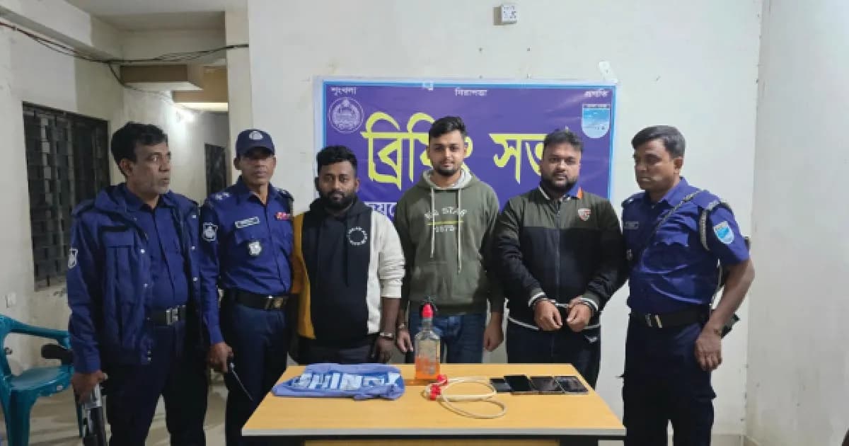 গাজীপুরে পেট্রোল বোমাসহ ছাত্রলীগ-স্বেচ্ছাসেবক লীগের তিন নেতা আটক