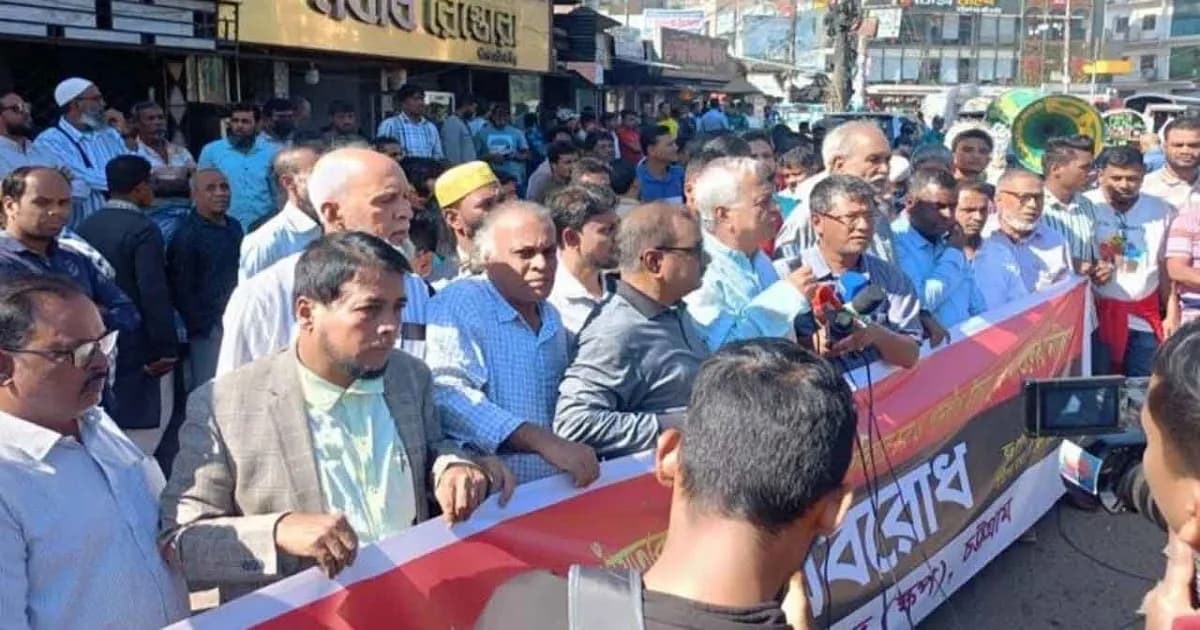 চট্টগ্রাম বন্দরের ৩ প্রবেশপথে অবরোধ, উত্তপ্ত পরিস্থিতি