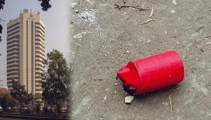 মিরপুরে গ্রামীণ ব্যাংকের প্রধান কার্যালয়ের সামনে ককটেল বিস্ফোরণ