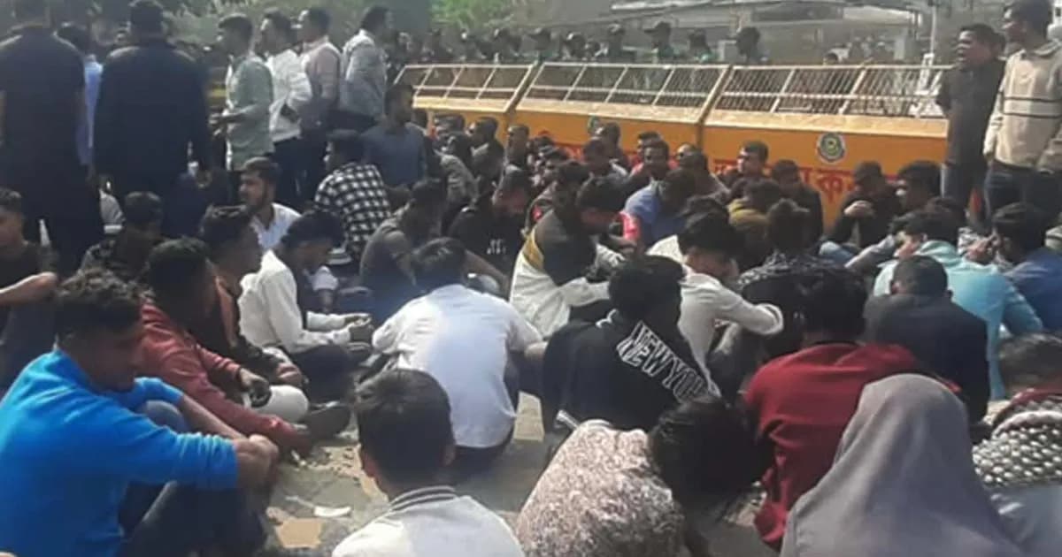 ইসি কার্যালয়ের সামনে ছাত্রদলের অবস্থান, কঠোর কর্মসূচির হুঁশিয়ারি