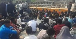 ইসি কার্যালয়ের সামনে ছাত্রদলের অবস্থান, কঠোর কর্মসূচির হুঁশিয়ারি