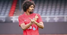 পুরো জাতিকে গর্বিত করতে চাই : হামজা চৌধুরী