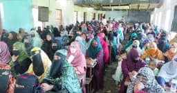 প্রধানমন্ত্রীর ত্রাণ তহবিলের সহায়তায় হাসি ফুটল ২২০ নারীর মুখে