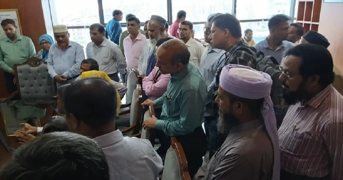 পদোন্নতির দাবিতে জনপ্রশাসন মন্ত্রণালয়ে কর্মকর্তারা