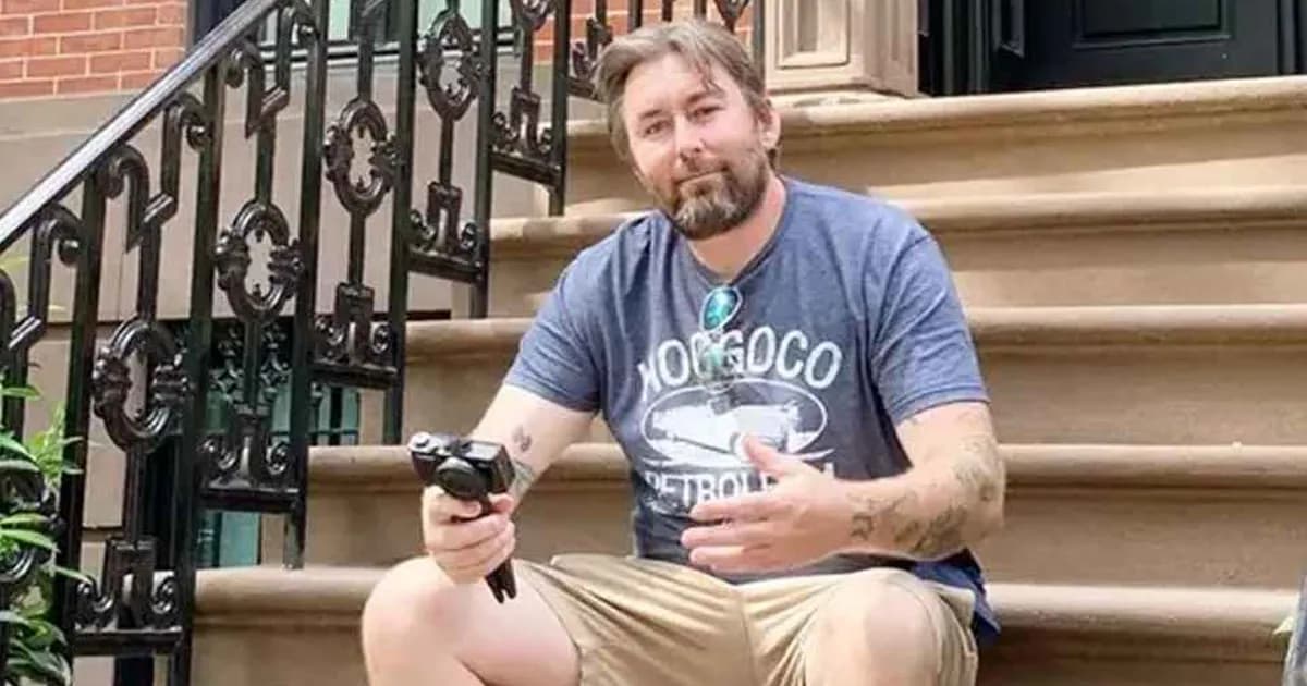 নিজ অ্যাপার্টমেন্ট থেকে জনপ্রিয় ইউটিউবারের মরদেহ উদ্ধার