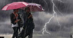 সন্ধ্যা থেকে ফের তীব্র বজ্রসহ ভারী বৃষ্টির আশঙ্কা