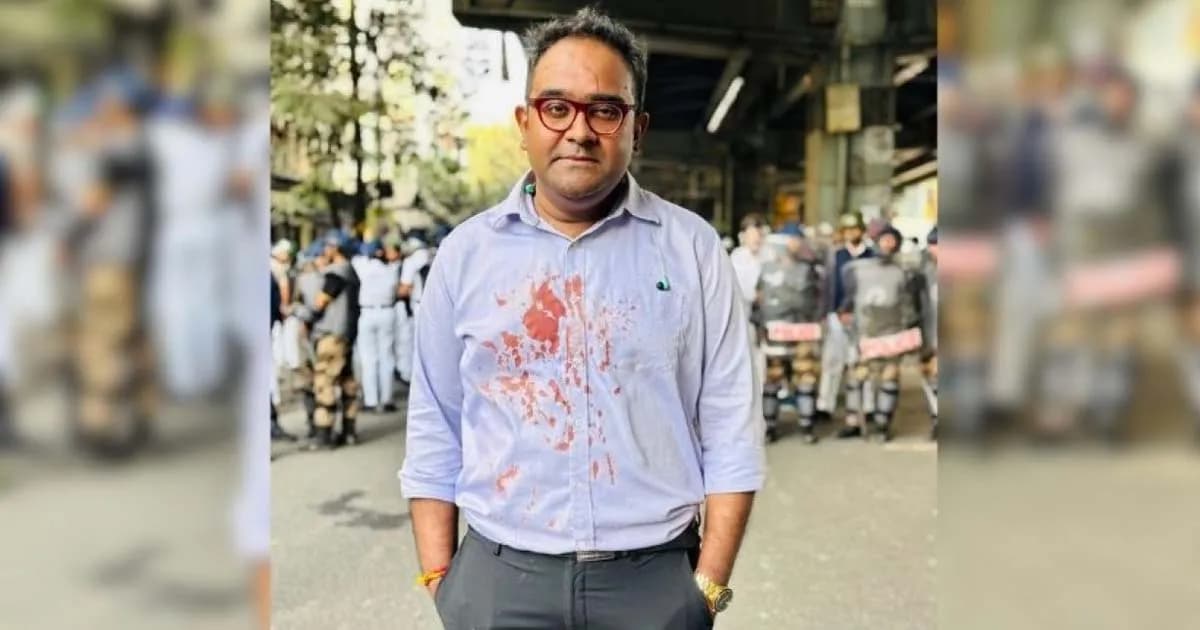 ‘সবকিছু মনে রাখা হবে’ রক্তাক্ত জামা পরিহিত ছবি দিয়ে সাংবাদিক ময়ূখের স্ট্যাটাস