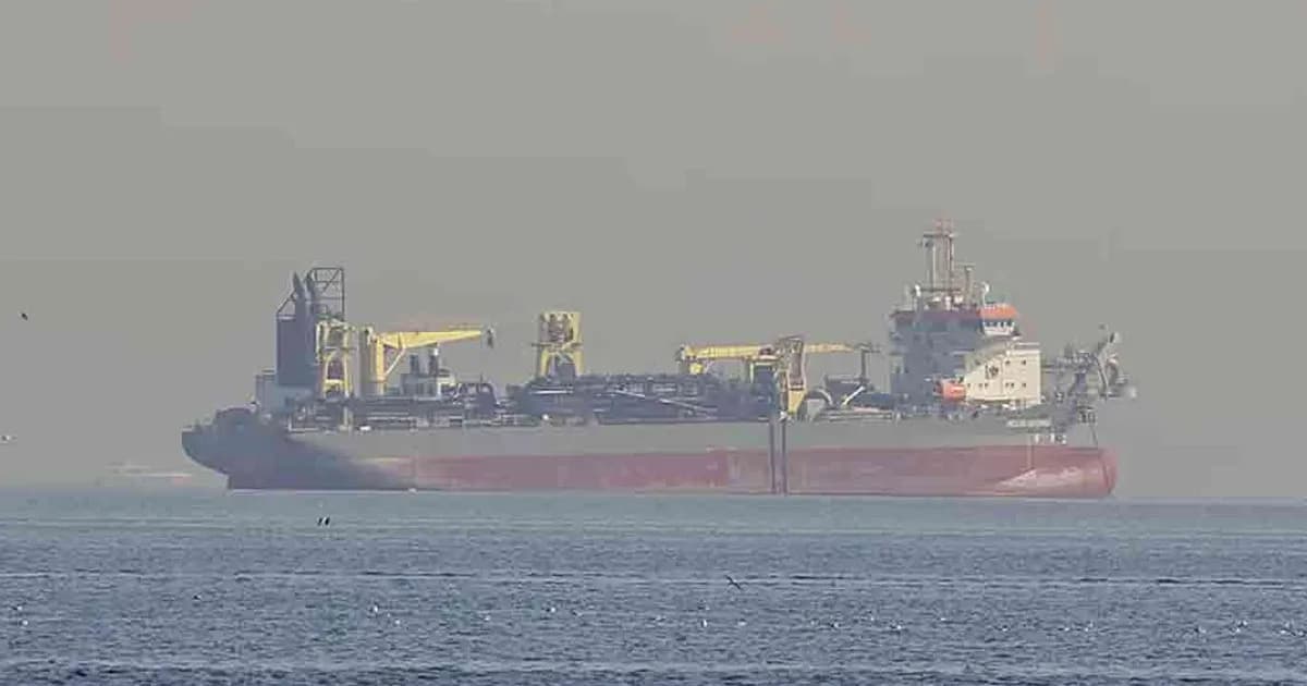 হরমুজ প্রণালিতে তেলবাহী ট্যাঙ্কারে ইরানের হামলা