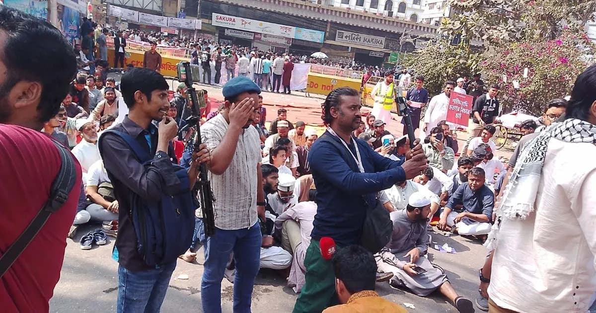 ইন্টারকন্টিনেন্টাল সংলগ্ন সড়কে ইনকিলাব মঞ্চের অবস্থান, যমুনার সামনেও কর্মসূচি