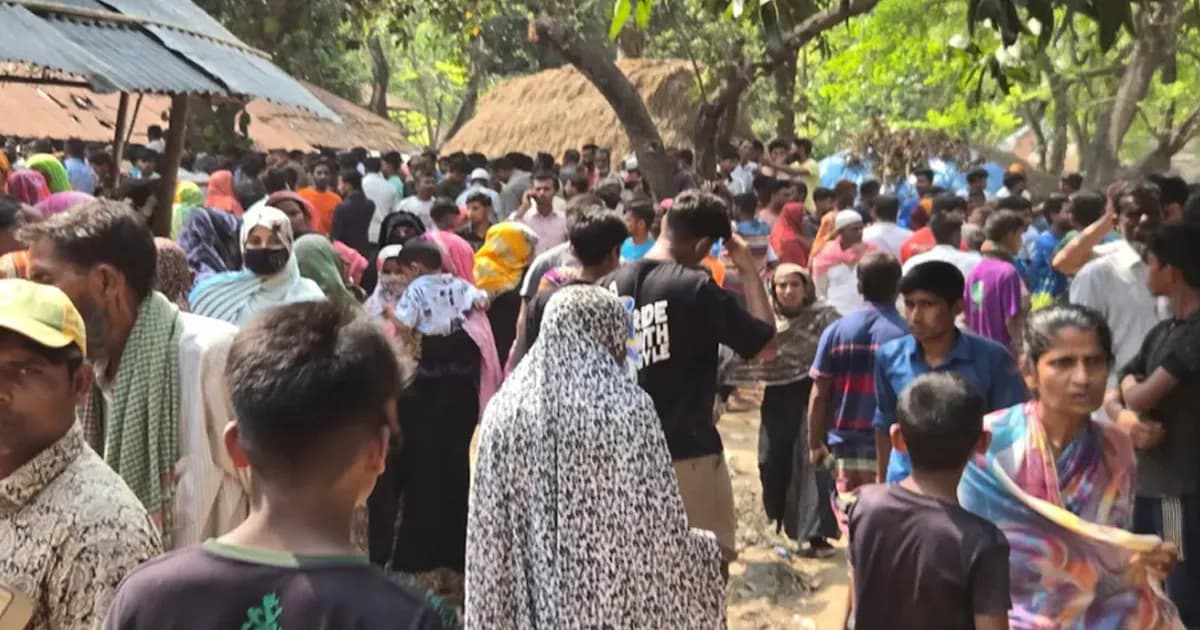 নওগাঁয় একই পরিবারের ৪ জনকে গলাকেটে হত্যা