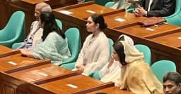 সংসদের প্রথম অধিবেশনে দর্শকসারিতে ড. ইউনূস-জুবাইদা-জাইমা