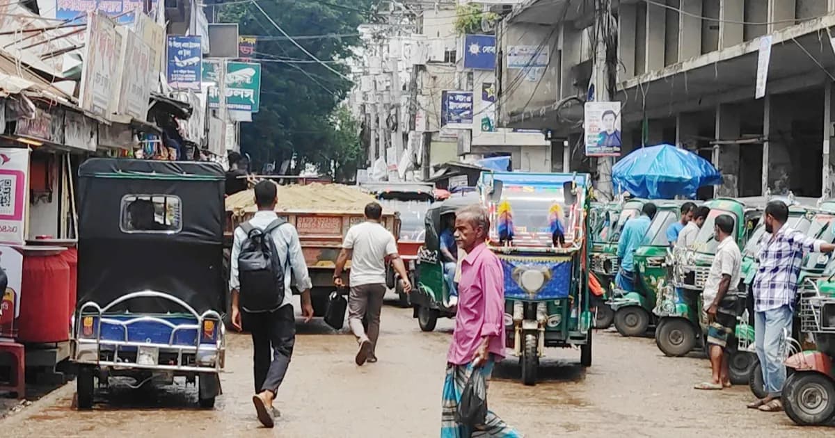 ব্রাহ্মণপাড়ায় সিএনজি-অটোরিকশার অব্যবস্থাপূর্ণ পার্কিংয়ে তীব্র যানজট
