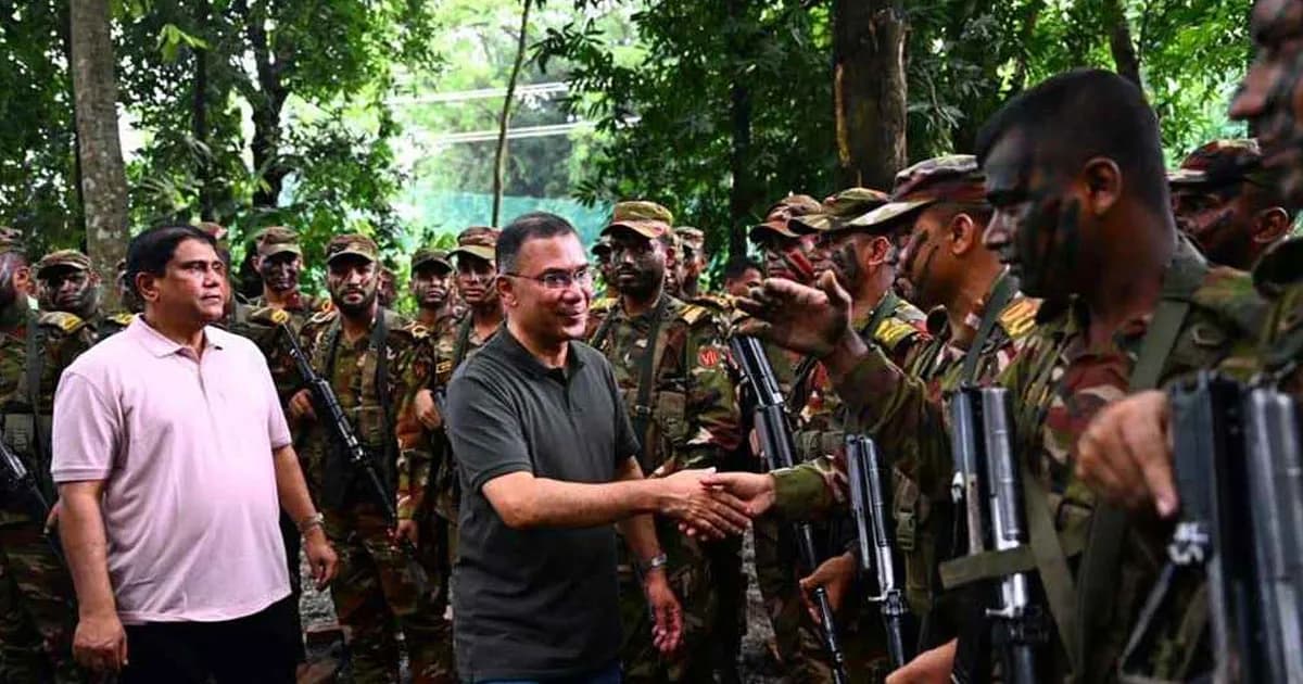 বরিশালে সেনাবাহিনীর গ্রীষ্মকালীন মহড়া পরিদর্শনে প্রধানমন্ত্রী