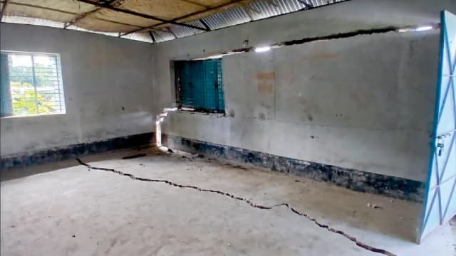 ফেনীতে নদী ভাঙনের কবলে বিদ্যালয়ের ভবন, আতঙ্কে শিক্ষার্থীরা