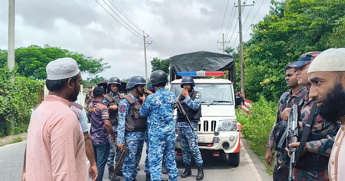 টেকনাফে বাস থামিয়ে ডাকাতি, বিকাশ কর্মীদের ৫৭ লাখ টাকা লুট
