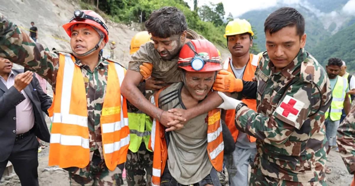 নেপালে ৯ দিন পর সুড়ঙ্গ থেকে জীবিত ২ শ্রমিক উদ্ধার