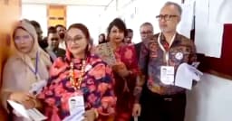 ধানের শীষের প্রচারণায় আ’লীগের সাবেক প্রতিমন্ত্রীর স্ত্রী