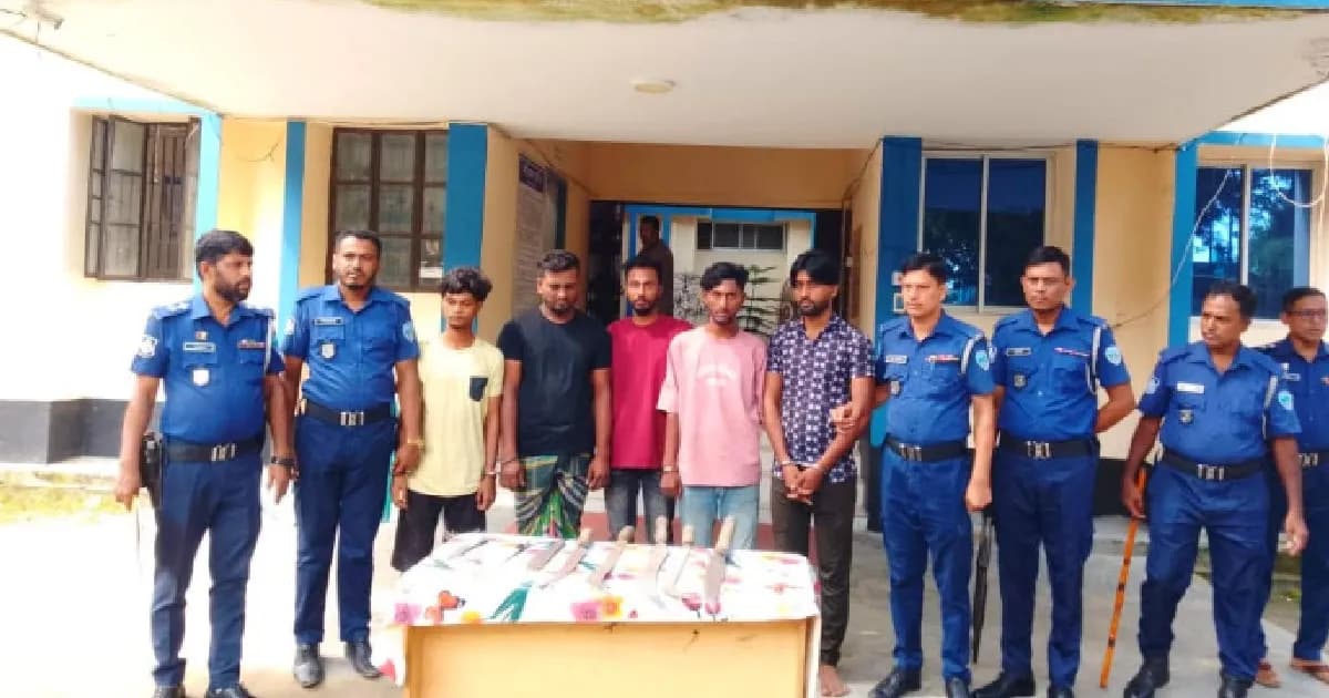 বাঞ্ছারামপুরে অস্ত্রসহ আন্তঃজেলা ডাকাত দলের ৫ সদস্য গ্রেফতার