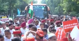 রাহুলের নেতৃত্বে সুপ্রিম কোর্ট অভিমুখে বিরোধীদের মিছিল, যোগ দিলেন নেহা