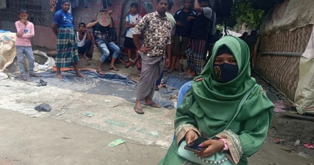 ফেসবুকে প্রেম: বিয়ে না করলে বাড়ি ছাড়বেন না তরুণী