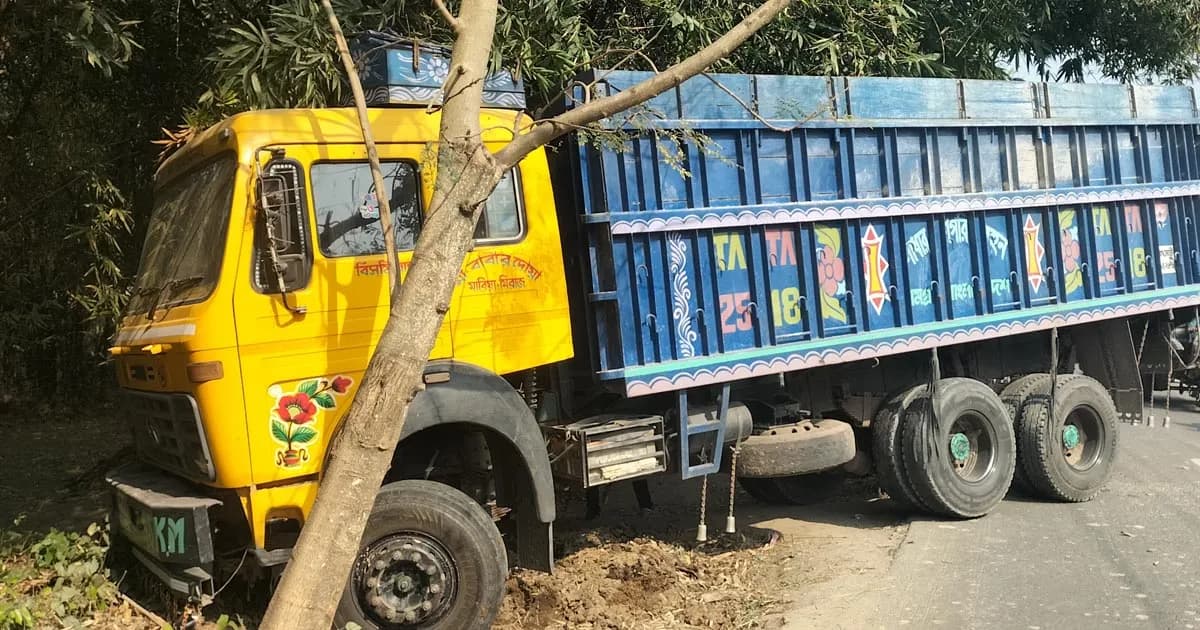 মহেশপুরে ট্রাকের ধাক্কায় সেনাবাহিনীর টহল গাড়ি খাদে