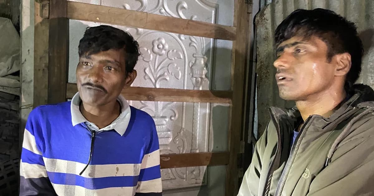 খোকসায় ককটেল তৈরির সময় দুইজন আটক