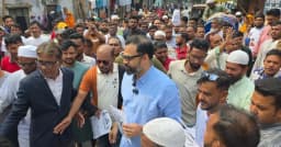 অসহায় মানুষকে টাকা ও খাবার দিয়ে ভোট কেনার চেষ্টা চলছে