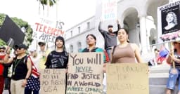 ট্রাম্পের অভিবাসন নীতির বিরুদ্ধে যুক্তরাষ্ট্রজুড়ে ব্যাপক বিক্ষোভ