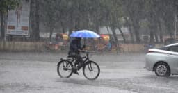 ছয় বিভাগে ভারী বৃষ্টির সম্ভাবনা, পাঁচ জেলায় তাপপ্রবাহ অব্যাহত