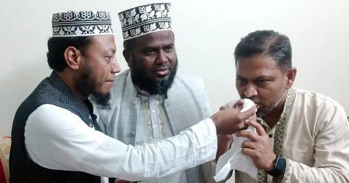 জয়ের পর বিএনপি প্রার্থীকে মিষ্টি মুখ করালেন আমির হামজা