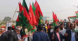 তারেক রহমানের সংবর্ধনা ঘিরে পতাকা বিক্রিতে জমজমাট উৎসব