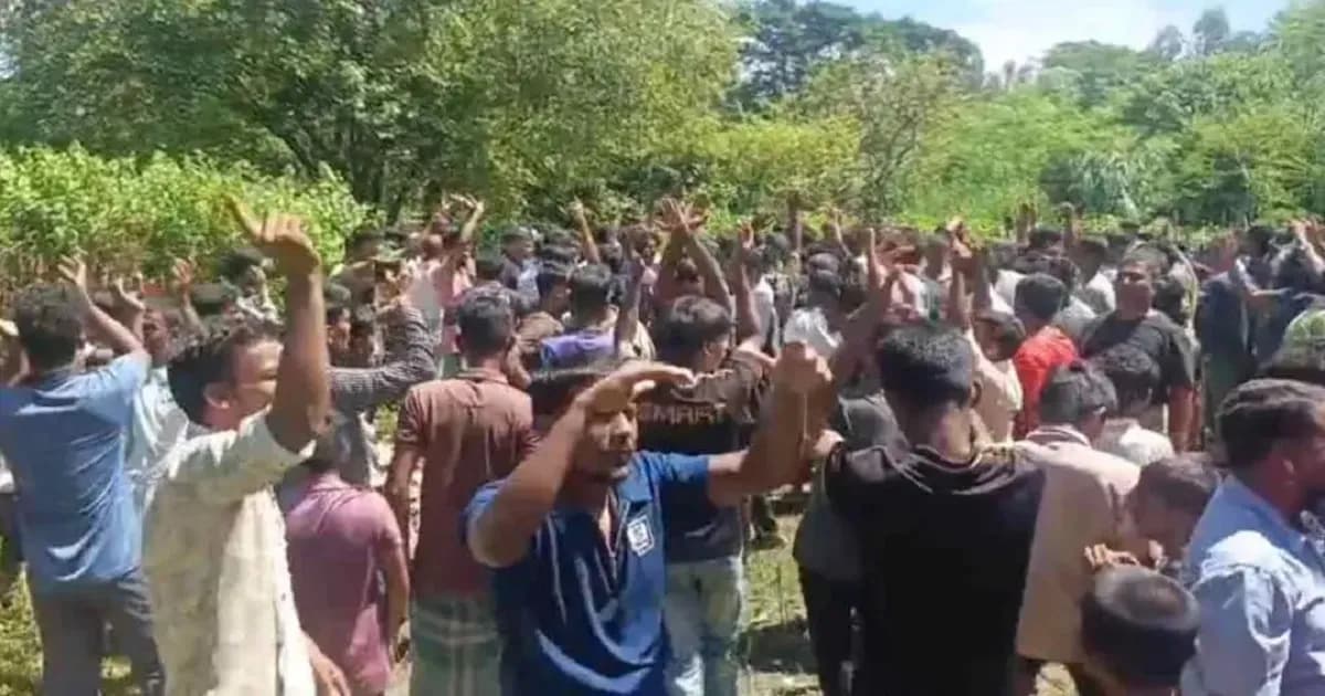 সীতাকুণ্ডে রেলভূমি উচ্ছেদে বাধা, সময় চাইলেন বাসিন্দারা