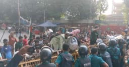যমুনা অভিমুখে প্রতিবন্ধী গ্র্যাজুয়েটরা, শাহবাগে আটকে দিলো পুলিশ