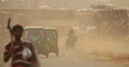 ঢাকার বাতাস অস্বাস্থ্যকর, দিল্লির দূষণ দুর্যোগস্তর