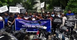 মোটরসাইকেলে নতুন করের আশঙ্কা, এনবিআরের সামনে চালকদের বিক্ষোভ