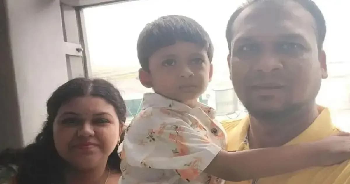 কলকাতার হোটেলে আগুনে পরিবারসহ নিহত সাংবাদিক দেবাশীষ