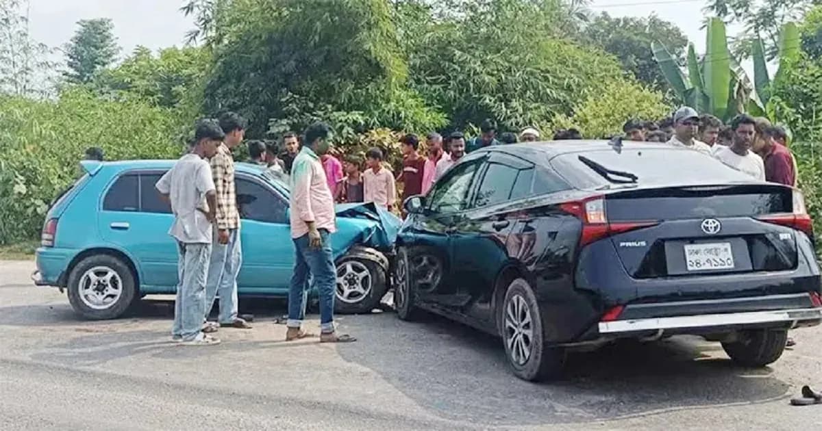 দুই প্রাইভেটকারের সংঘর্ষে প্রাণ গেল তিন মাসের শিশুর