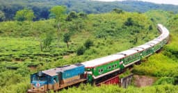 ট্রেনের ছাদ বাঁকা কেন হয়, জেনে নিন আসল কারণ