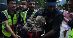 ‘স্ত্রীকে বাঁচাতে হাত ধরেছিলাম, কিন্তু ধরে রাখতে পারিনি’